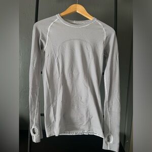 Lululemon black and white striped ribbed Long sleeve workout shirt